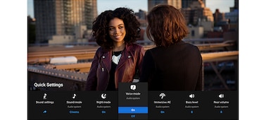 Captura de pantalla que muestra una película con la configuración de la barra de sonido en el menú Configuración rápida del televisor BRAVIA
